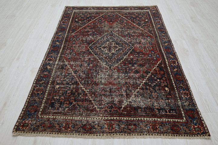 red Accent rug 4' 1" x 6' 3"