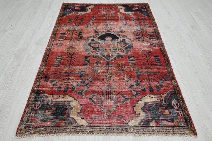 red Accent rug 3' 10" x 6' 6"