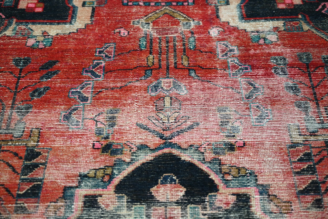 red Accent rug 3' 10" x 6' 6"