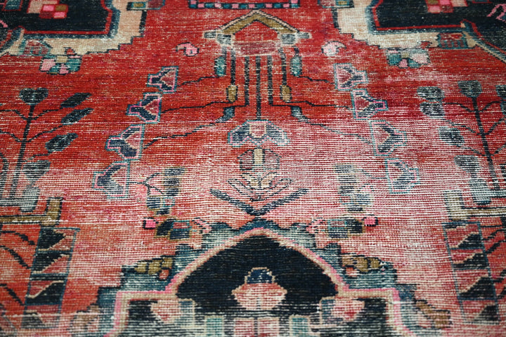 red Accent rug 3' 10" x 6' 6"