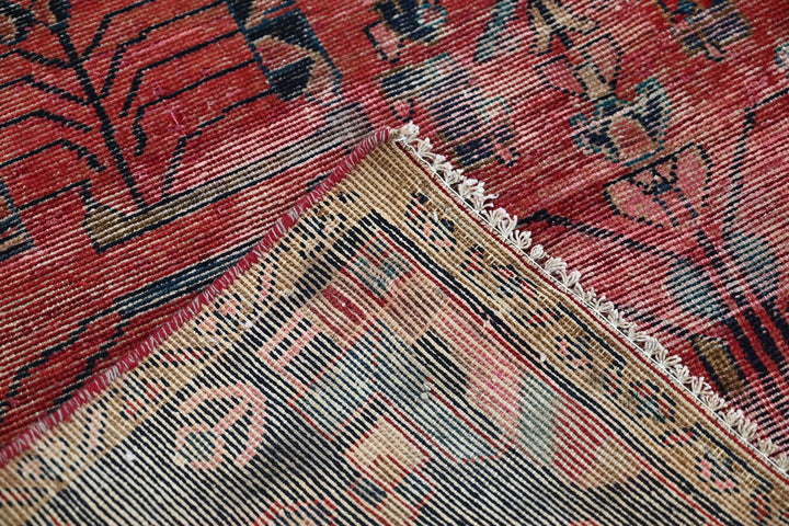red Accent rug 3' 10" x 6' 6"
