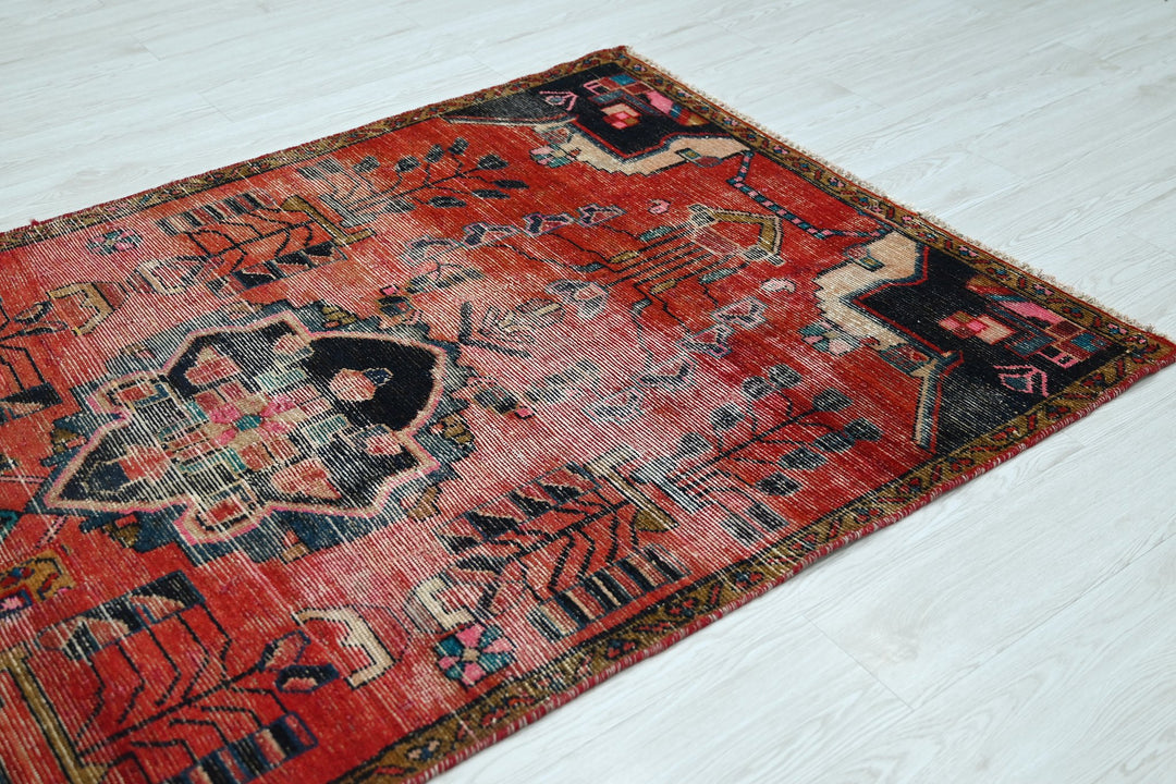 red Accent rug 3' 10" x 6' 6"