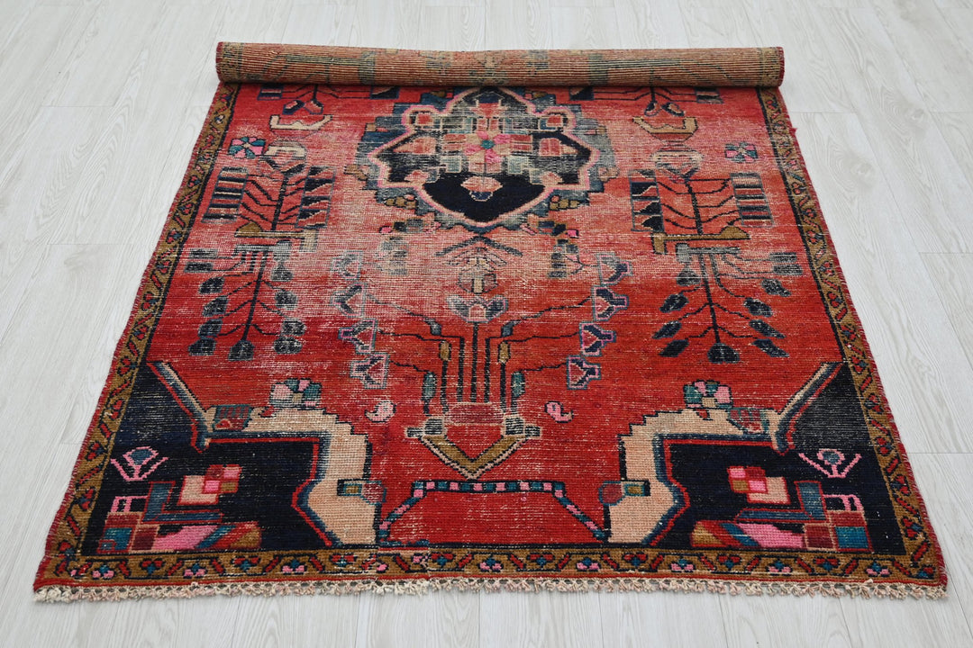 red Accent rug 3' 10" x 6' 6"