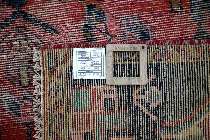red Accent rug 3' 10" x 6' 6"