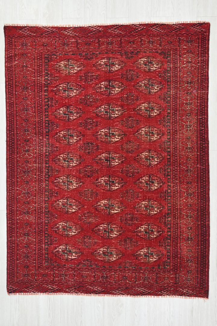 red Accent rug 4' 6" x 6' 3"