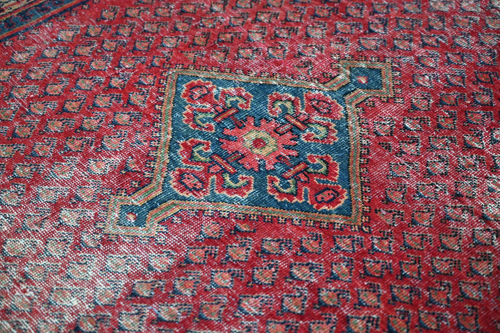 red Accent rug 3' 8" x 6' 3"