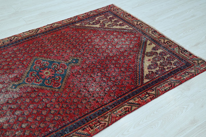 red Accent rug 3' 8" x 6' 3"