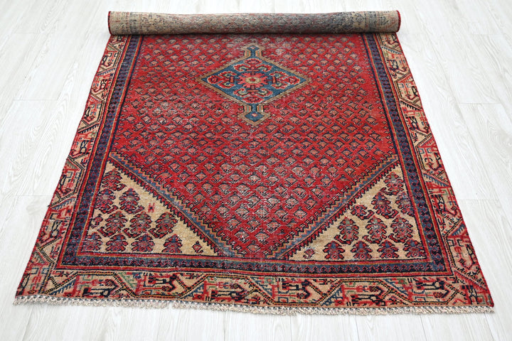 red Accent rug 3' 8" x 6' 3"