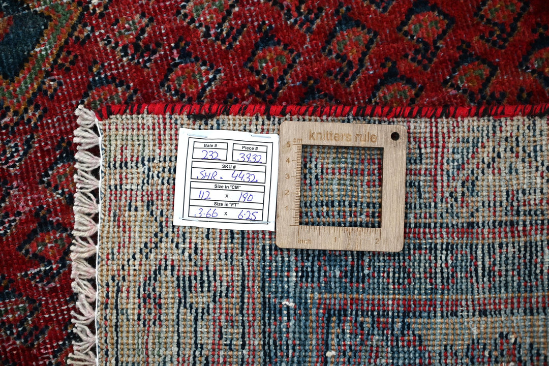 red Accent rug 3' 8" x 6' 3"