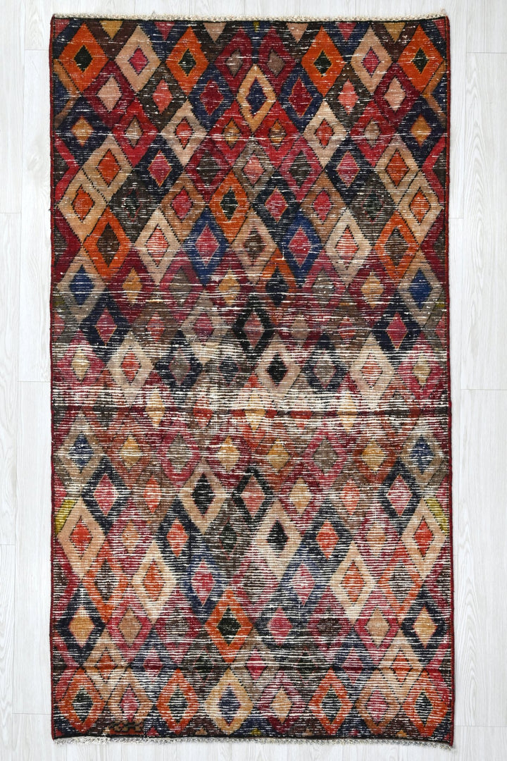 brown Accent rug 3' 7" x 6' 5"