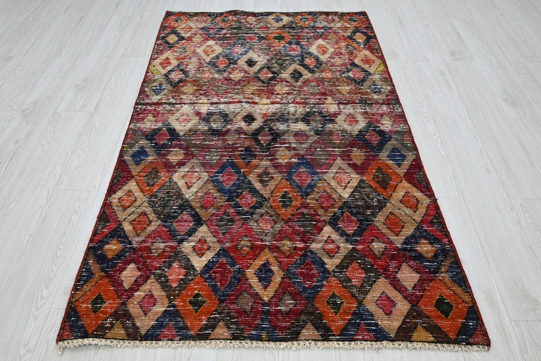 brown Accent rug 3' 7" x 6' 5"