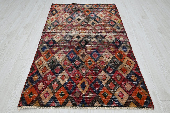 brown Accent rug 3' 7" x 6' 5"