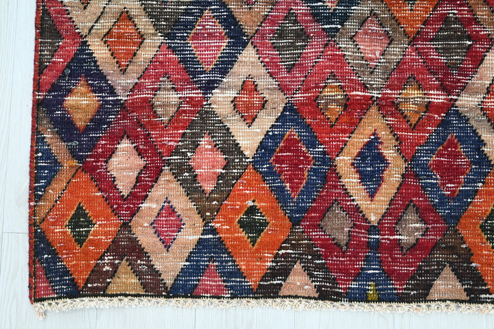 brown Accent rug 3' 7" x 6' 5"
