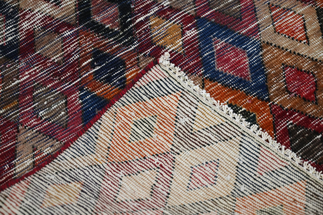 brown Accent rug 3' 7" x 6' 5"