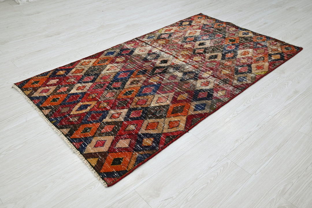 brown Accent rug 3' 7" x 6' 5"