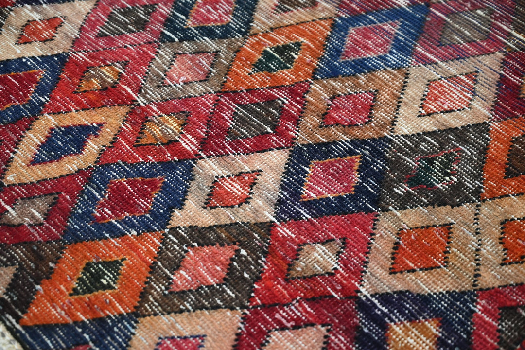 brown Accent rug 3' 7" x 6' 5"
