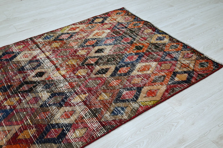 brown Accent rug 3' 7" x 6' 5"