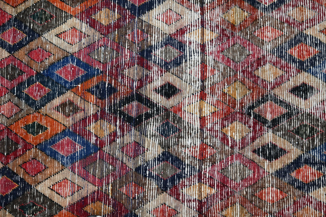 brown Accent rug 3' 7" x 6' 5"