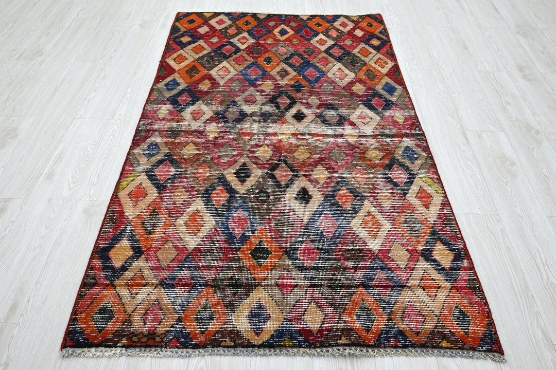 brown Accent rug 3' 7" x 6' 5"
