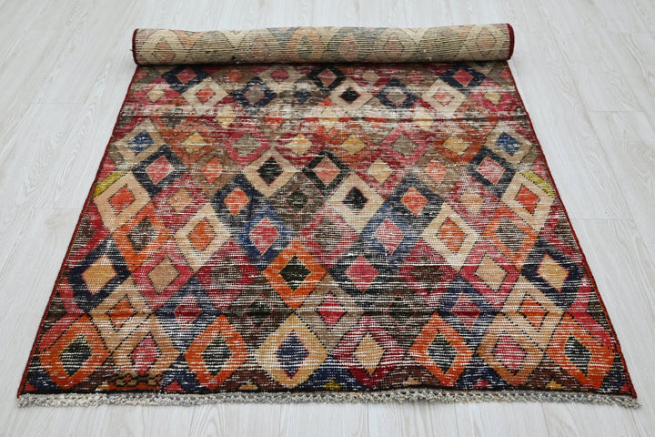 brown Accent rug 3' 7" x 6' 5"