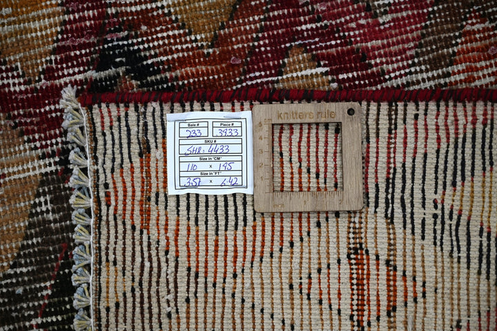 brown Accent rug 3' 7" x 6' 5"