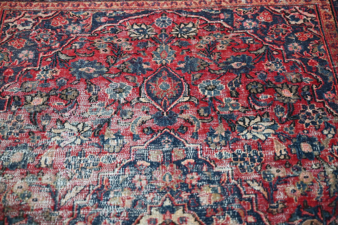 red Accent rug 4' 0" x 6' 5"