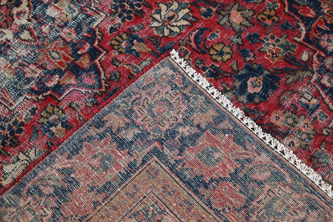 red Accent rug 4' 0" x 6' 5"