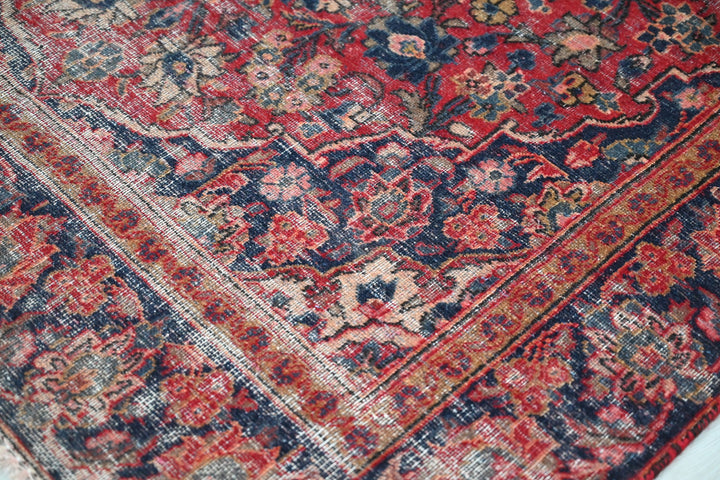 red Accent rug 4' 0" x 6' 5"