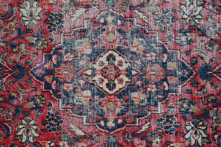 red Accent rug 4' 0" x 6' 5"
