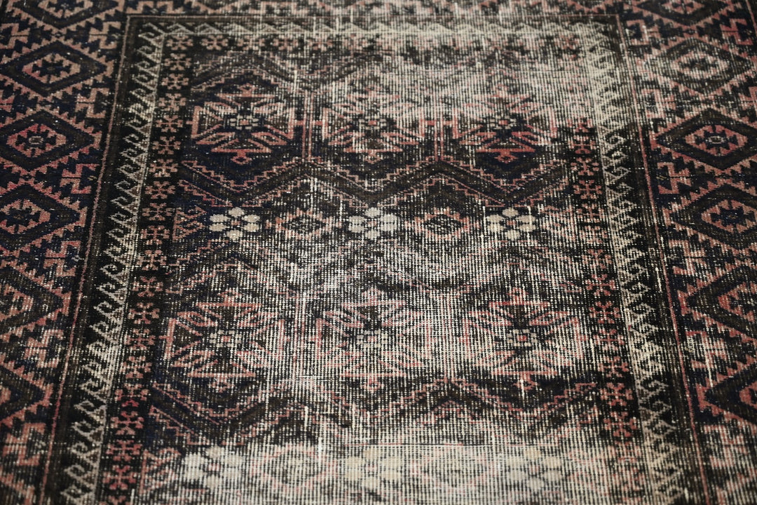 brown Accent rug 3' 2" x 6' 4"