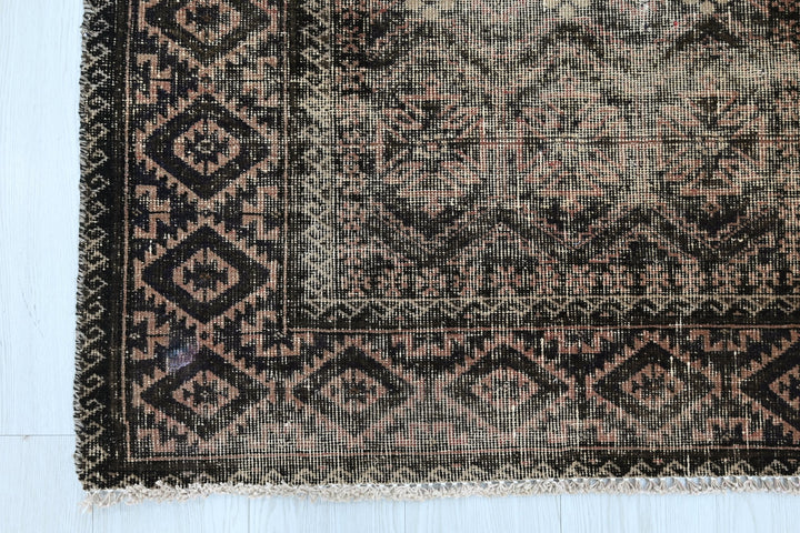 brown Accent rug 3' 2" x 6' 4"