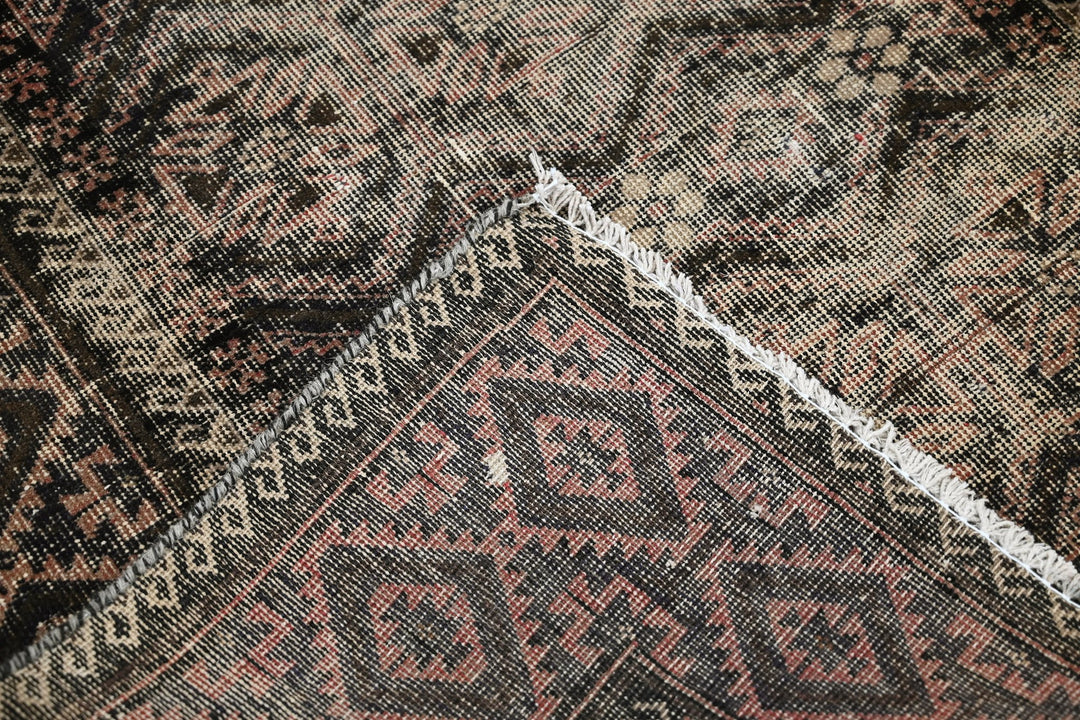 brown Accent rug 3' 2" x 6' 4"