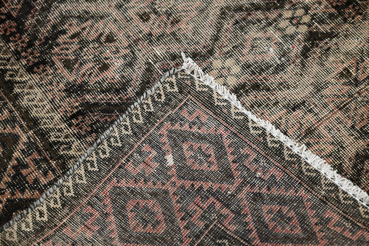 brown Accent rug 3' 2" x 6' 4"