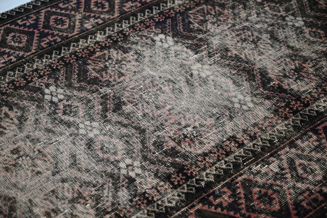 brown Accent rug 3' 2" x 6' 4"