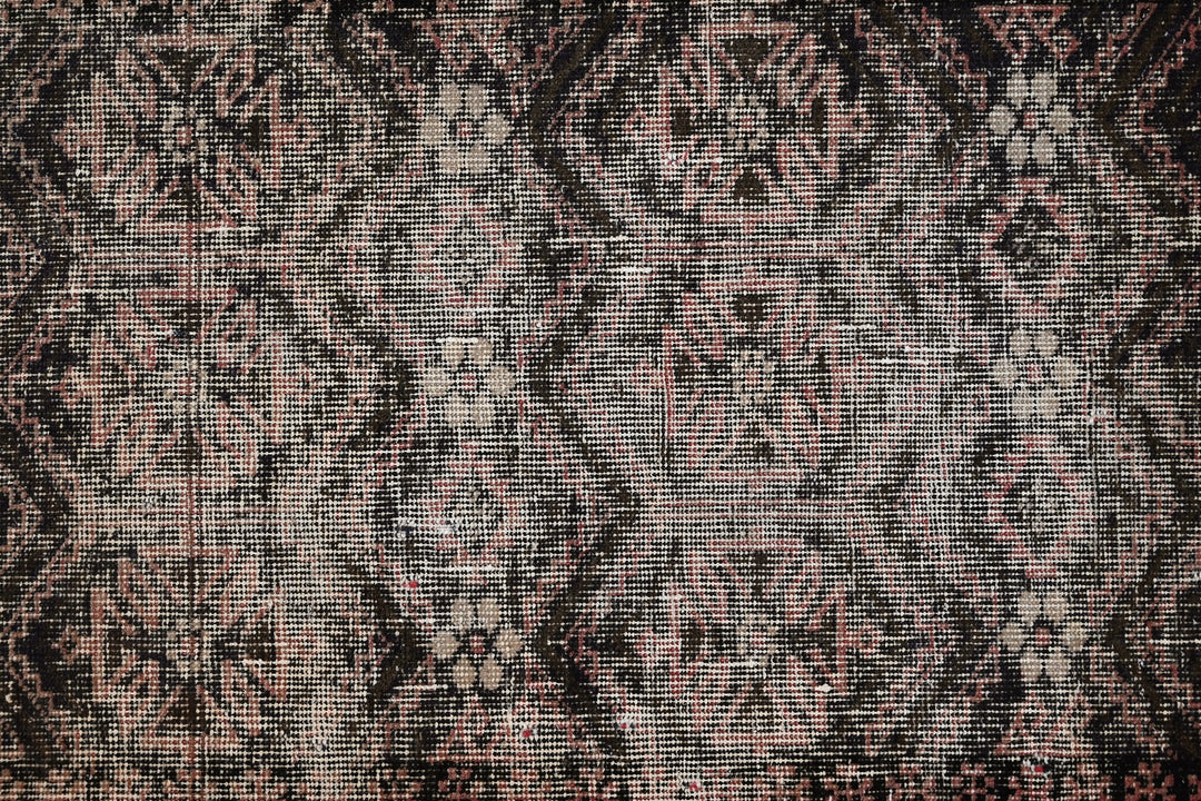 brown Accent rug 3' 2" x 6' 4"