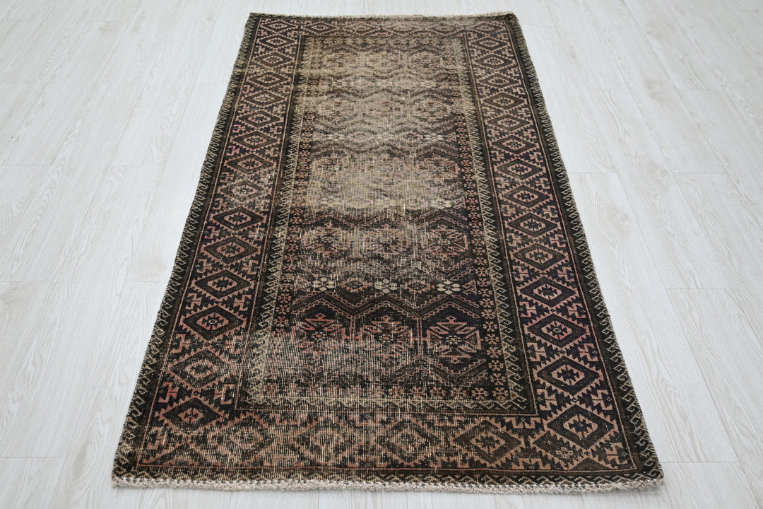 brown Accent rug 3' 2" x 6' 4"