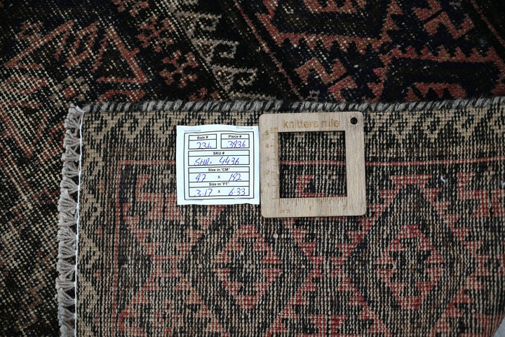 brown Accent rug 3' 2" x 6' 4"