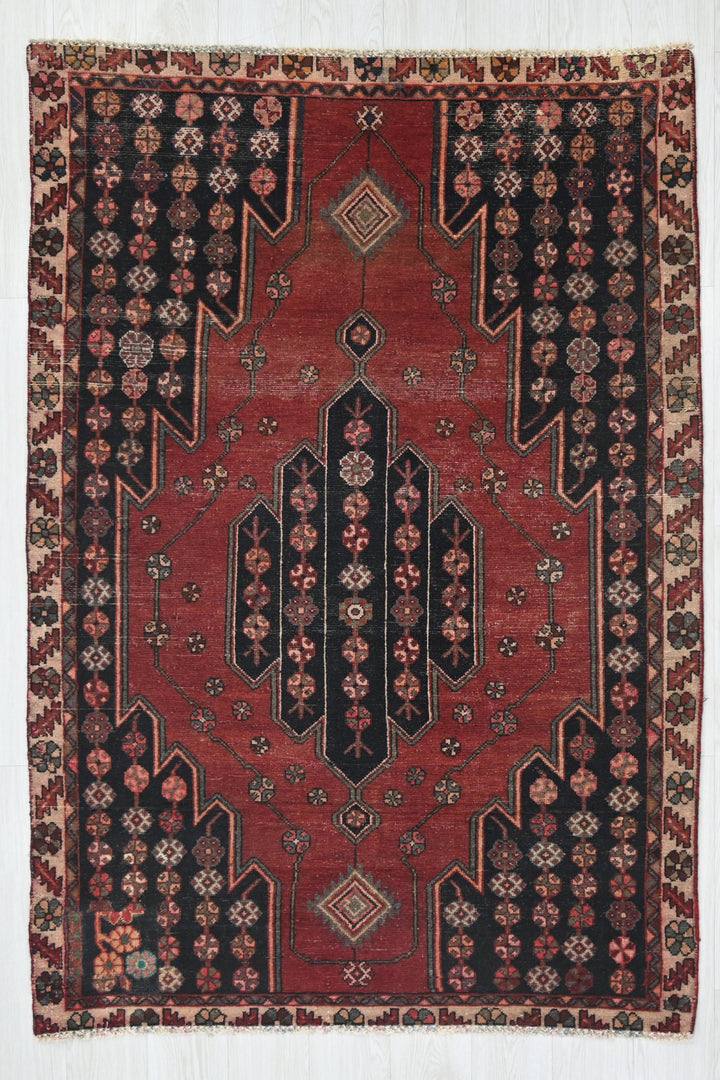 red Accent rug 4' 1" x 6' 2"