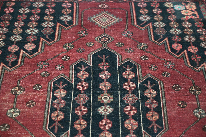red Accent rug 4' 1" x 6' 2"