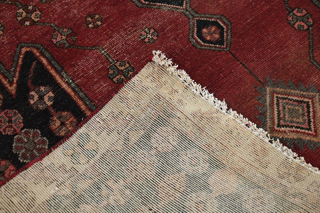red Accent rug 4' 1" x 6' 2"