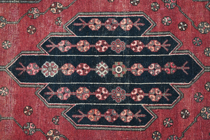 red Accent rug 4' 1" x 6' 2"
