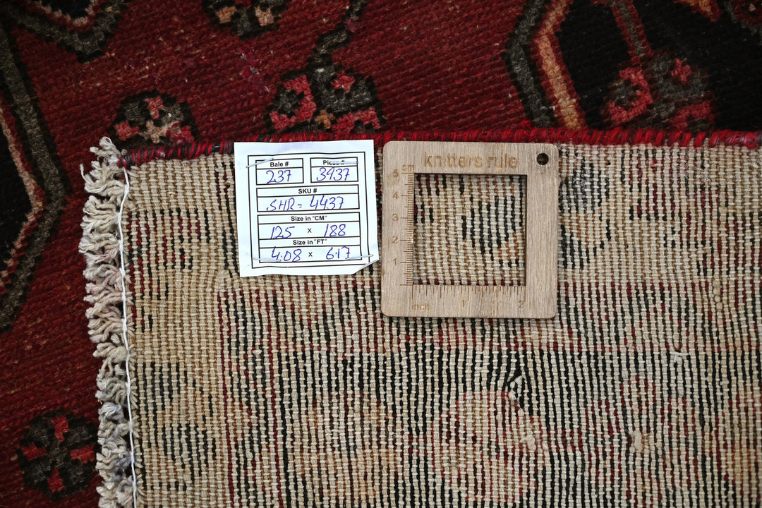 red Accent rug 4' 1" x 6' 2"
