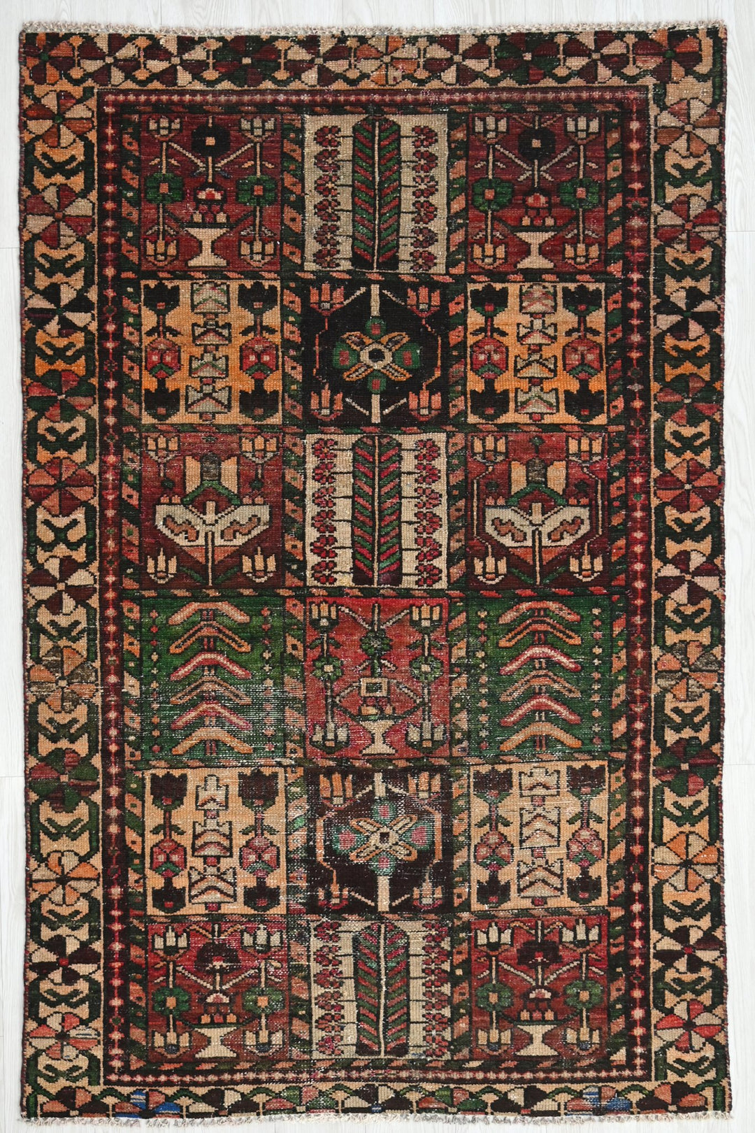 brown Accent rug 3' 10" x 6' 1"