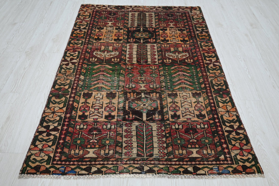 brown Accent rug 3' 10" x 6' 1"