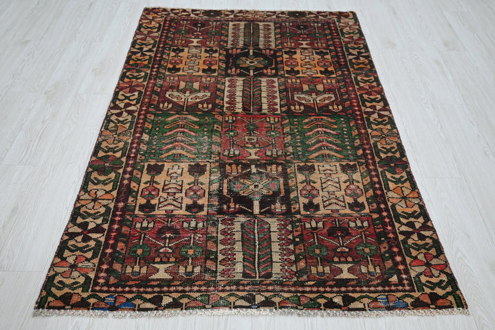 brown Accent rug 3' 10" x 6' 1"