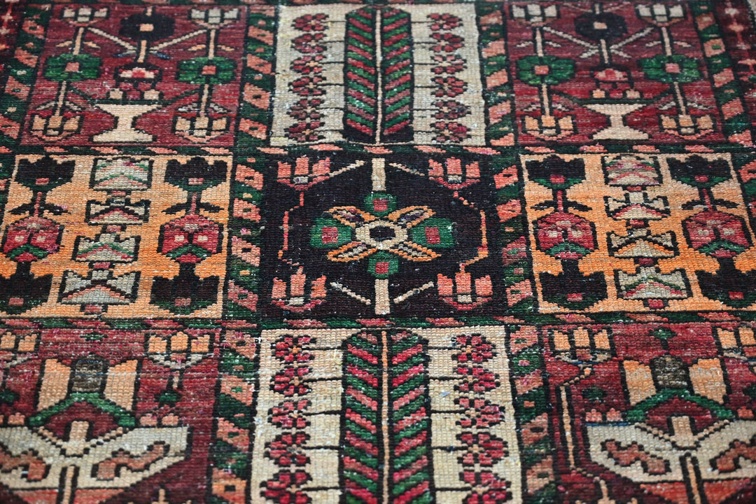 brown Accent rug 3' 10" x 6' 1"