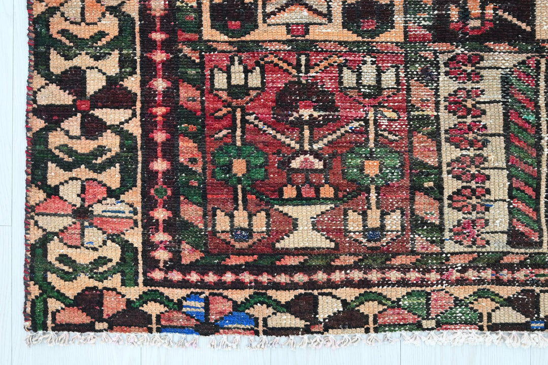 brown Accent rug 3' 10" x 6' 1"