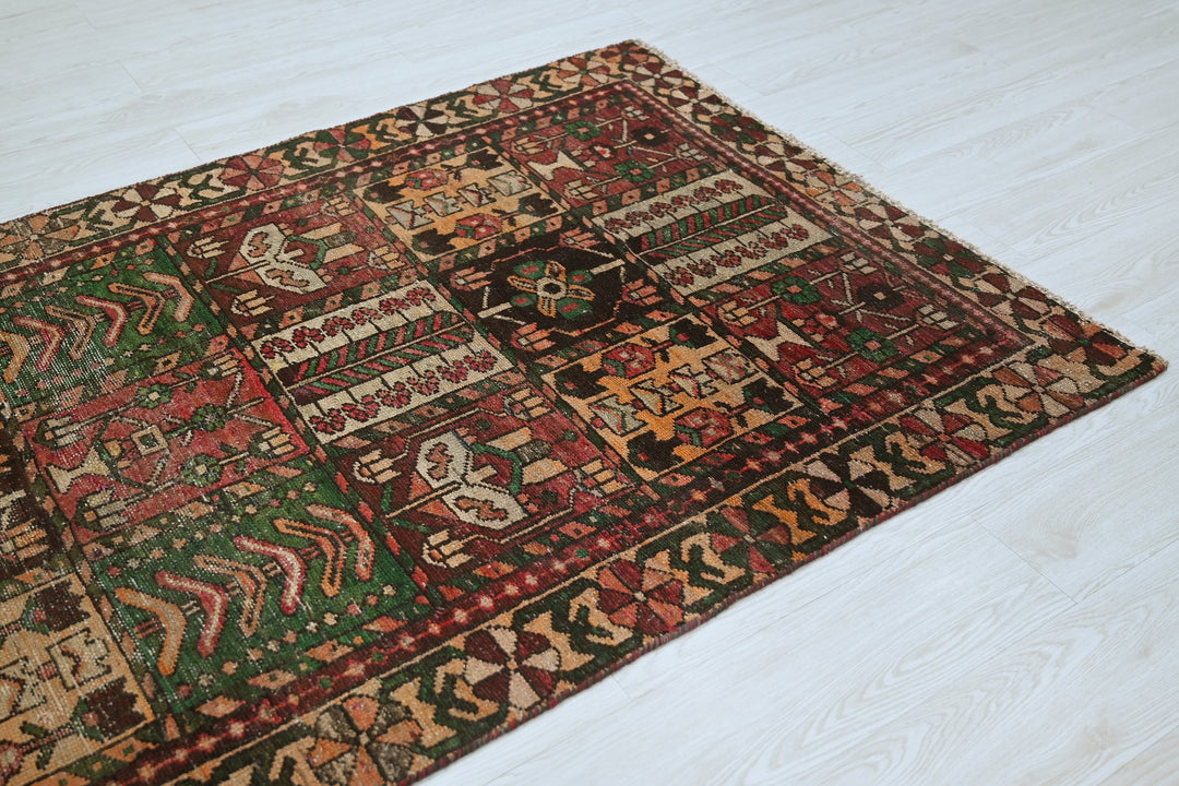 brown Accent rug 3' 10" x 6' 1"