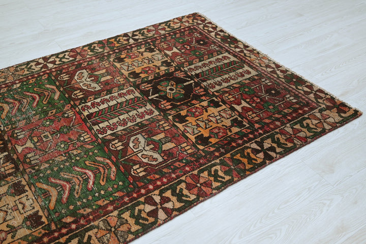 brown Accent rug 3' 10" x 6' 1"