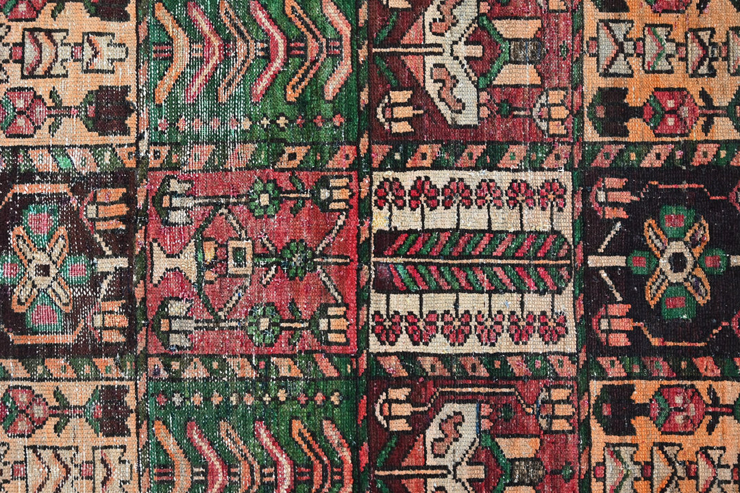 brown Accent rug 3' 10" x 6' 1"